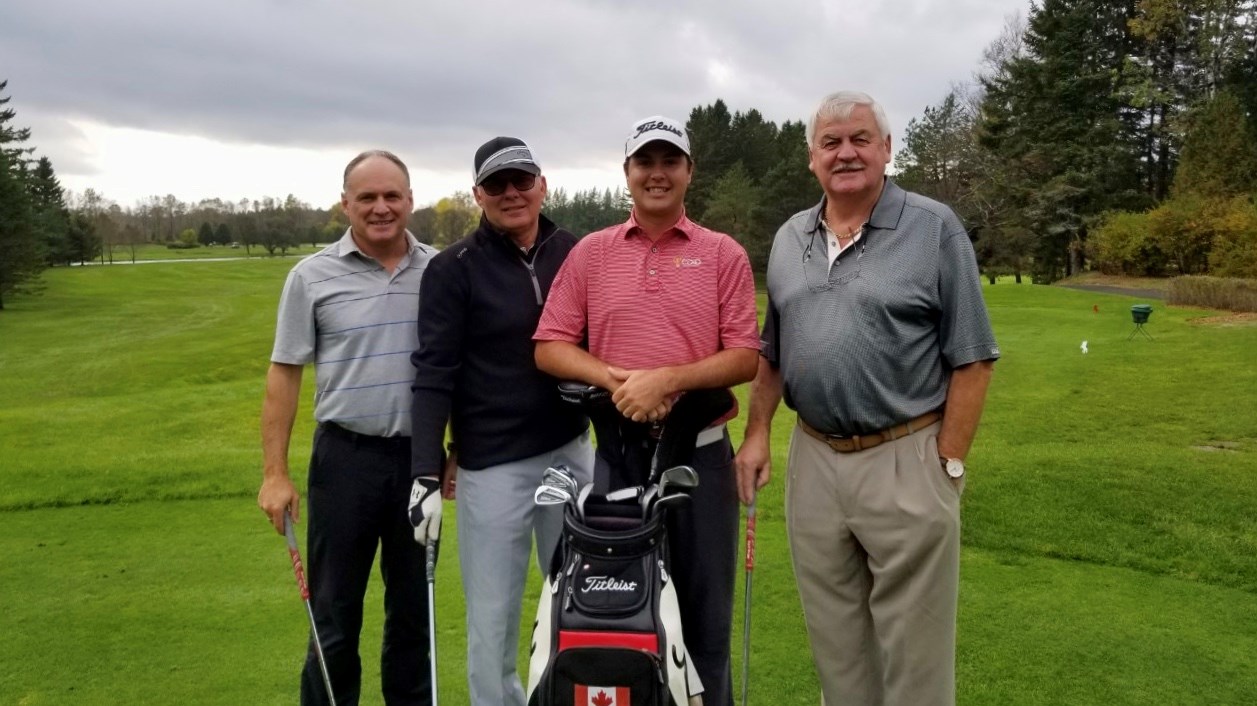 Les organisateurs du tournoi et Max Gilbert