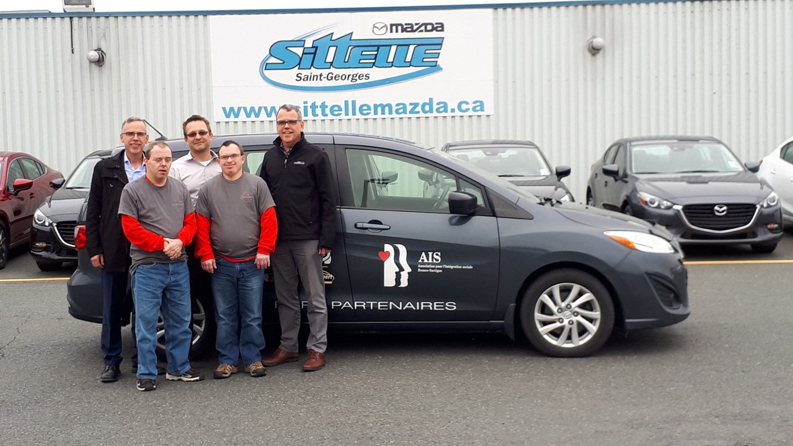Groupe Lessard offre une Mazda 5 à l’Association pour l’intégration sociale