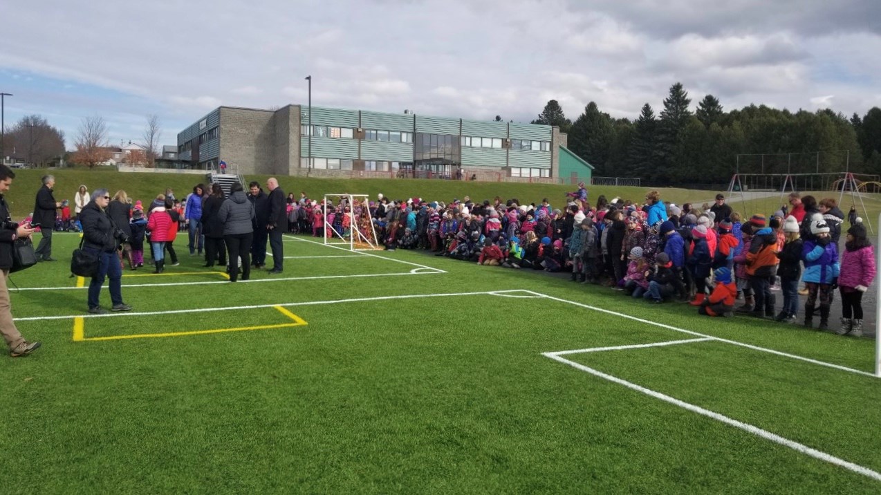 Un nouveau terrain synthétique pour l'école des Sittelles