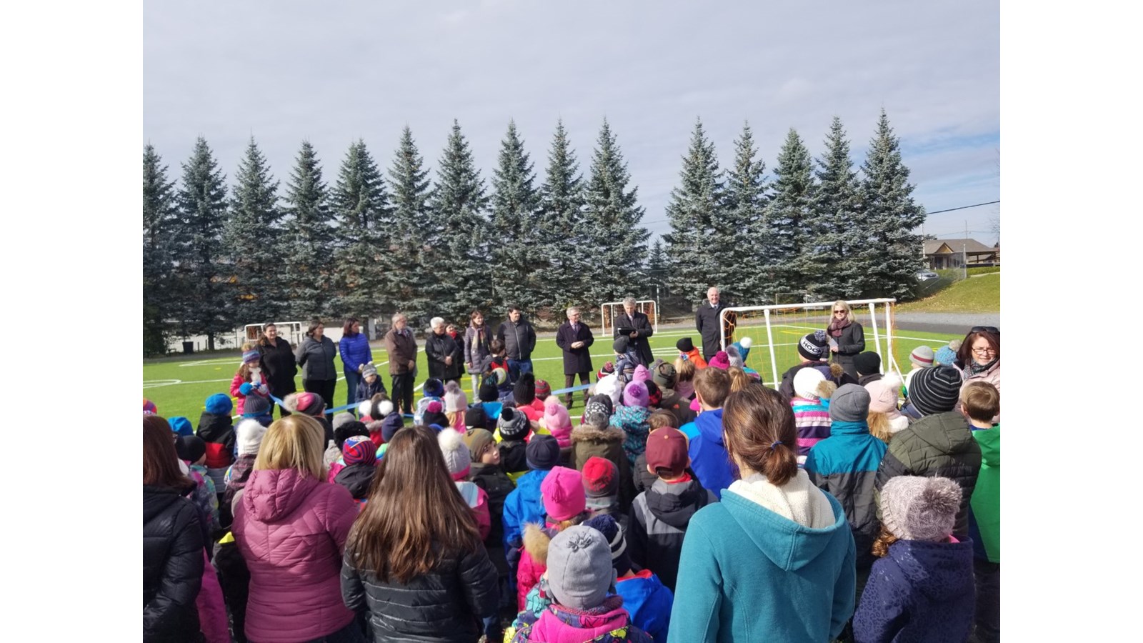 Un nouveau terrain synthétique pour l'école des Sittelles