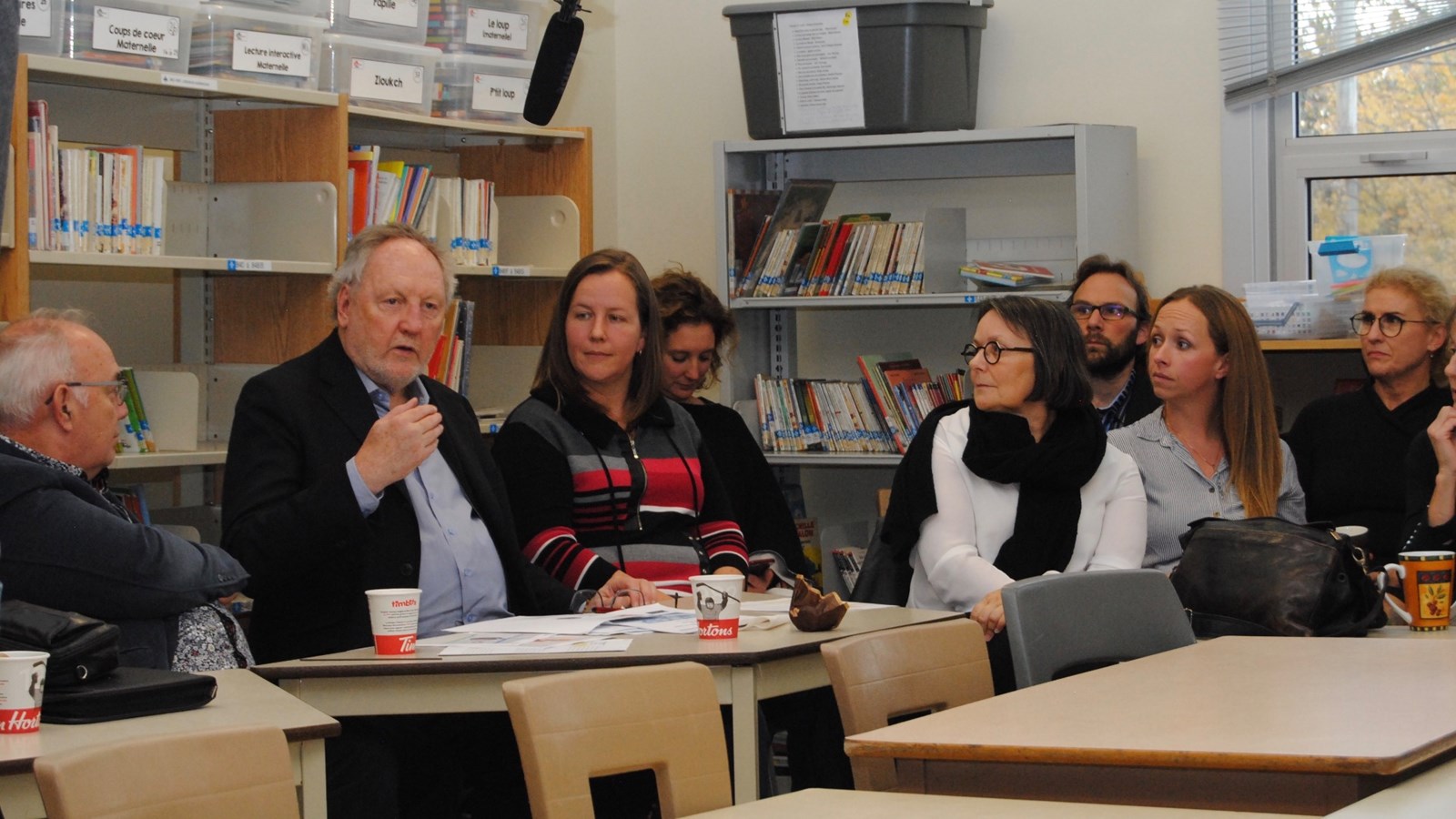 M. Michael Fullan avec des gestionnaires et des enseignant de la CSBE