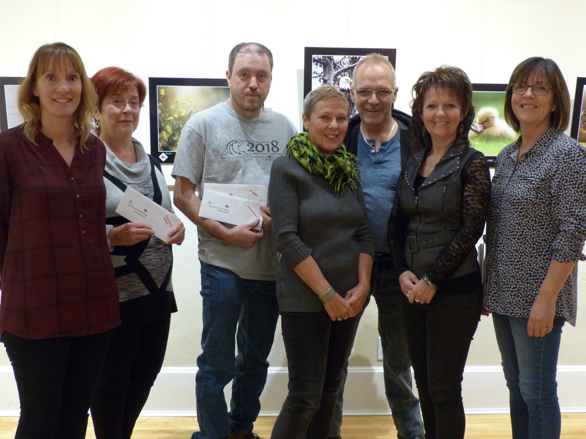 Les gagnants du cours : Diane Drapeau (Mention), Danielle Robinson (Coup de cœur du juge Nicole Gilbert), Yves Couture (1er prix et Mention), Solange Thibodeau, Daniel Vachon (3e Prix et Coup de cœur du juge Dany Mercier), Suzie Larivière (2e prix et Coup de cœur du public), Luce Morin (Coup de cœur du juge Mireille Busque).
