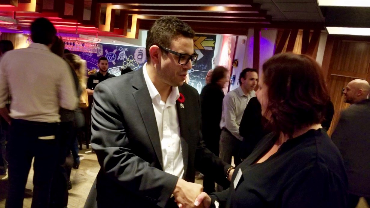 Le député de Beauce-Sud, Samuel Poulin, avec Sophia Boulet, conseillère en média numérique à EnBeauce.com.