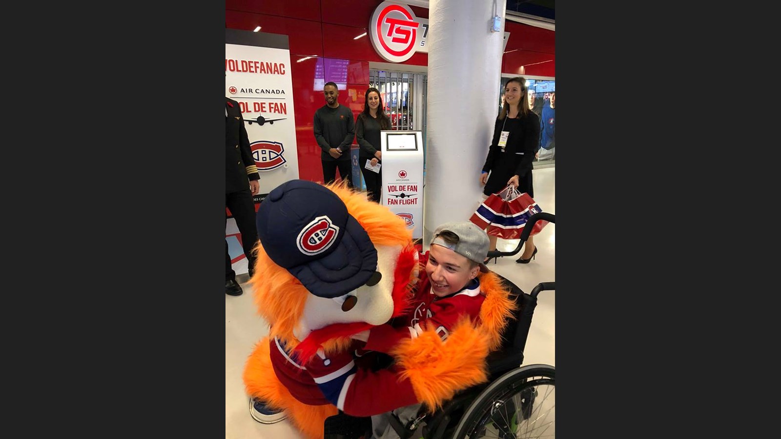 Atteint d'une maladie rare, un ado de la Beauce passe un moment inoubliable au Centre Bell