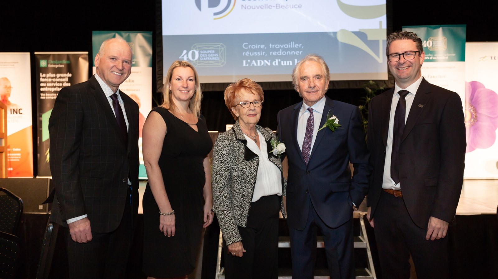 De gauche à droite : Claude Drouin, Marlène Bisson, Pierrette Vachon, Placide Poulin et André Bonneville.