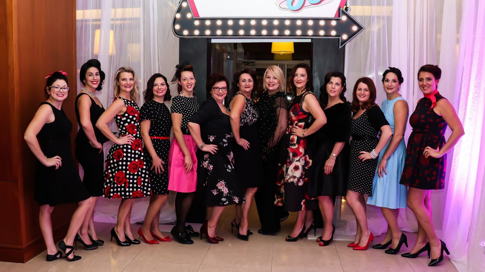 De gauche à droite : Anne-Marie Mathieu (Planiftime) Louise-Andrée Drouin (Loulou_Style), Isabelle Lessard (Moisson Beauce), Marie-Claude Gagné (Anne Paquet Design), Catherine Berthiaume (GO2C -Créatrice de Communauté), Nicole Jacques (Moisson Beauce), Hélène Rodrigue (Fondation Moisson Beauce), Magali Veilleux (Caisse Desjardins des Sommets de la Beauce), Sylvie Labrosse (Syllab Événements), Anne Paquet (Anne Paquet Design), Maryse Fortin (Caisse Desjardins du Sud de la Chaudière), Anne Paquet (Raymond Chabot Grant Thornton) et Hélène Fleury (Produits Matra).