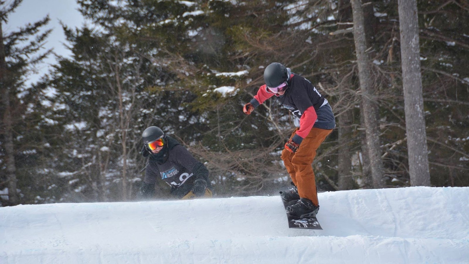 Jonathan Poulin s'est joint à l'équipe Québec de snowboard cross