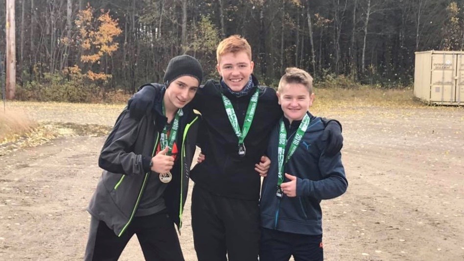 Lors de la compétition de biathlon : Léo Gagné, David Fortin et Jason Lebel.