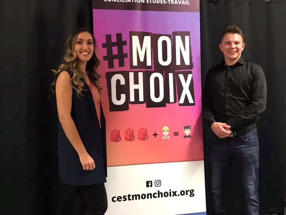 À gauche, la chanteuse Jessica Pruneau et à droite, le DWard hypnotiseur.