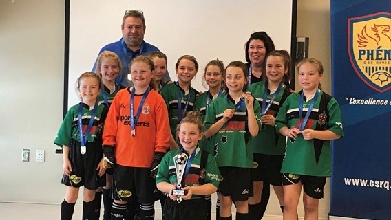 L’équipe U10F-A d2 Ascalon, médaillée d’or au Défi de la Capitale