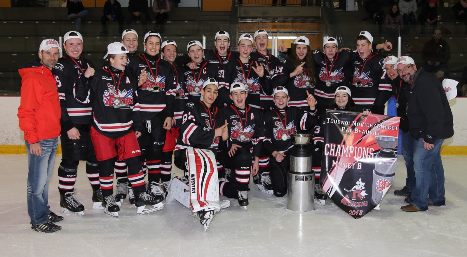 L'équipe Midget B2 du Regroupement BC-SG championne d'un tournoi provincial à Mascouche