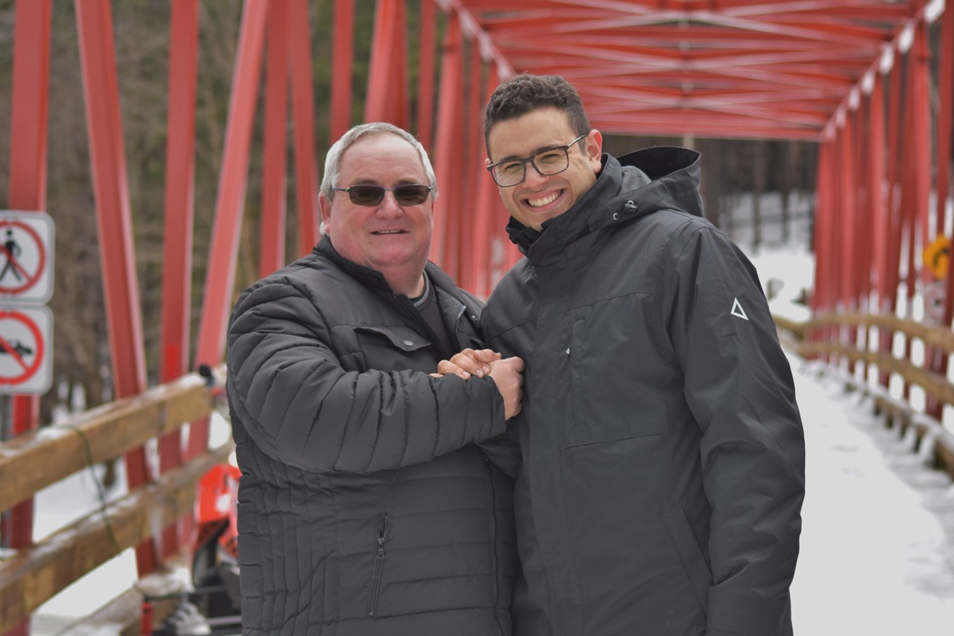 Marc Tanguay, président du club de motoneigistes Linière-Marlow et Samuel Poulin, député de Beauce Sud