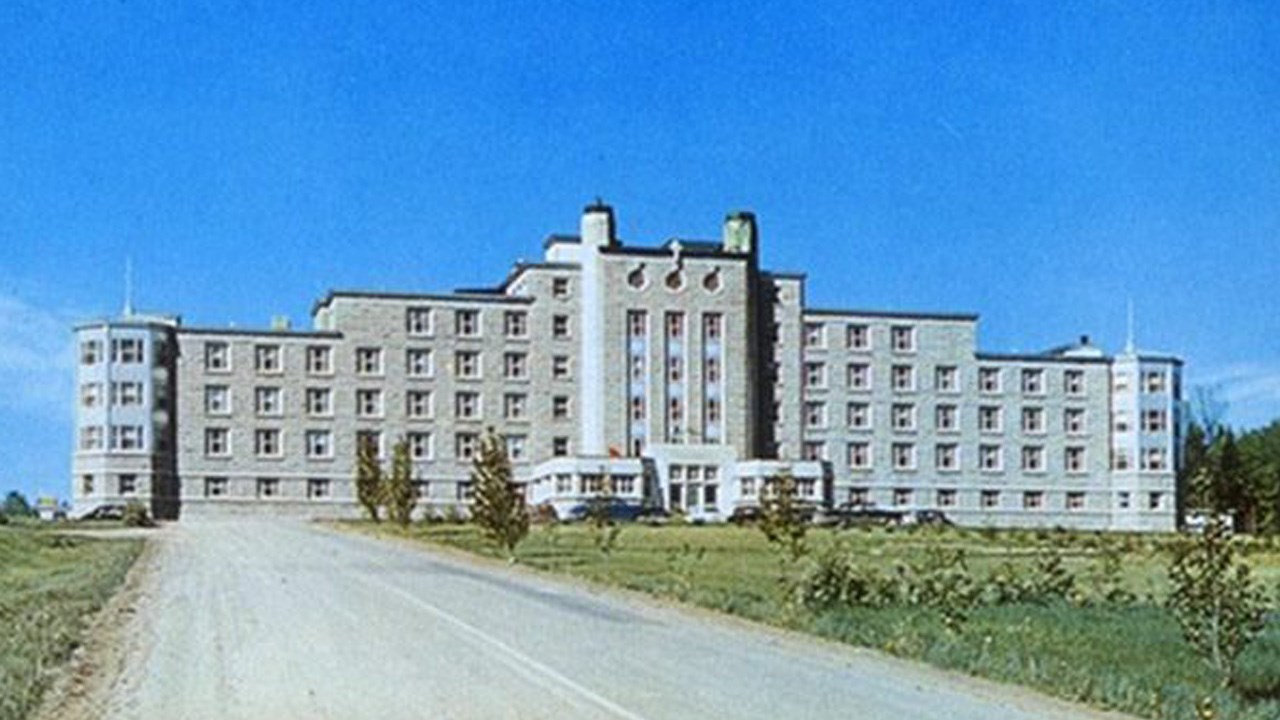 NOTRE HÔPITAL: MERCI AUX AUGUSTINES ET AUX POZER