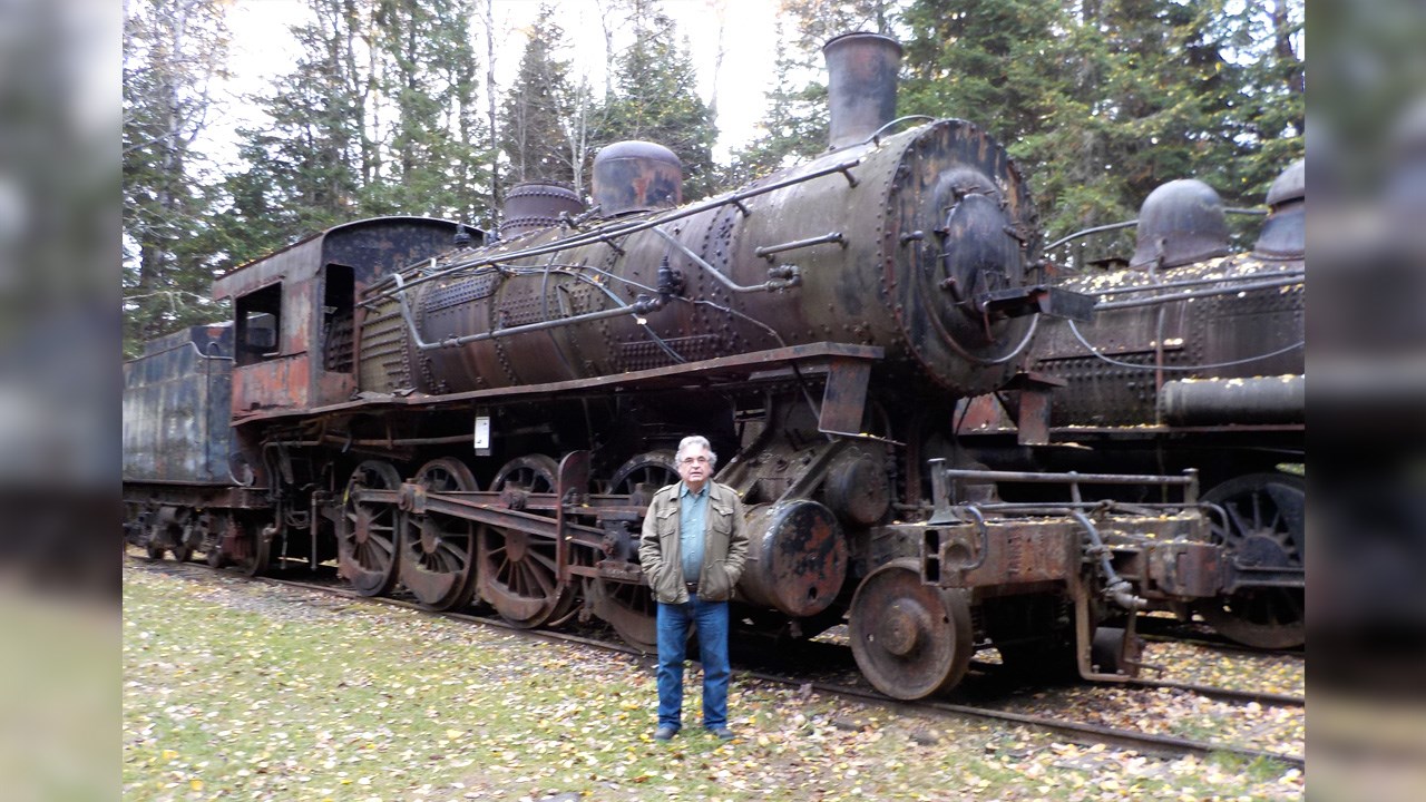 LES LOCOMOTIVES ABANDONNÉES DANS LES FORÊTS DU MAINE