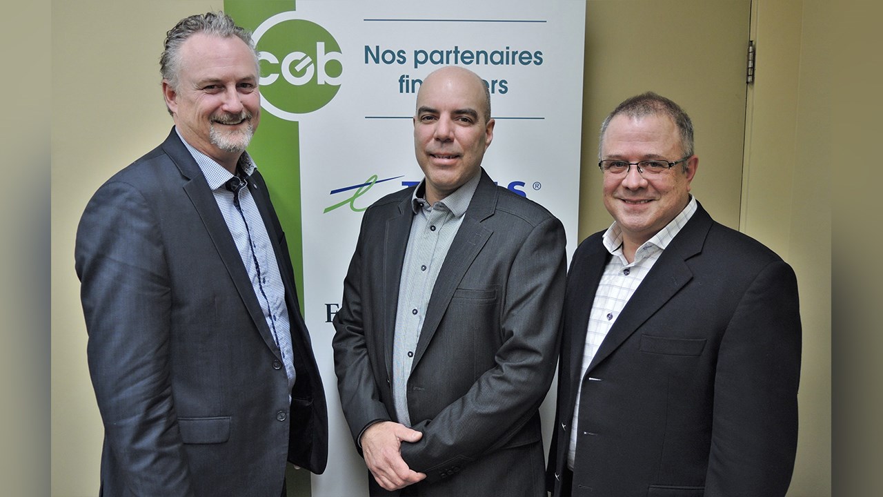 De gauche à droite : Rémi Fortin, président du Conseil économique de Beauce, Guy Bégin, président du comité organisateur du 25e Souper d'affaires de prestige du Conseil économique de Beauce et Bastien Lapierre, commissaire industriel du Conseil économique de Beauce.
