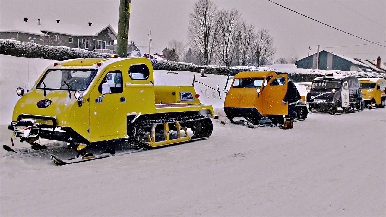 Dans cette capsule d'Hier à aujourd'hui avec Normand DeLessard, Normand présente des images de la parade de snowmobiles, organisée dans le cadre de l'édition 2018 du Festi-Neige de Saint-Victor, qui s'est déroulée lors du dimanche 4 février 2018.