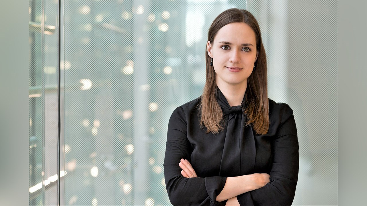 Originaire de Saint-Georges, Dina Gilbert, âgée de 32 ans, est présentement directrice musicale et chef de l'Orchestre symphonique de l'Estuaire à Rimouski et du Kamloops Symphony en Colombie-Britannique. Elle est aussi fondatrice et directrice artistique de l'Ensemble Arkea, un orchestre de chambre montréalais proposant des interprétations innovantes de la musique orchestrale.