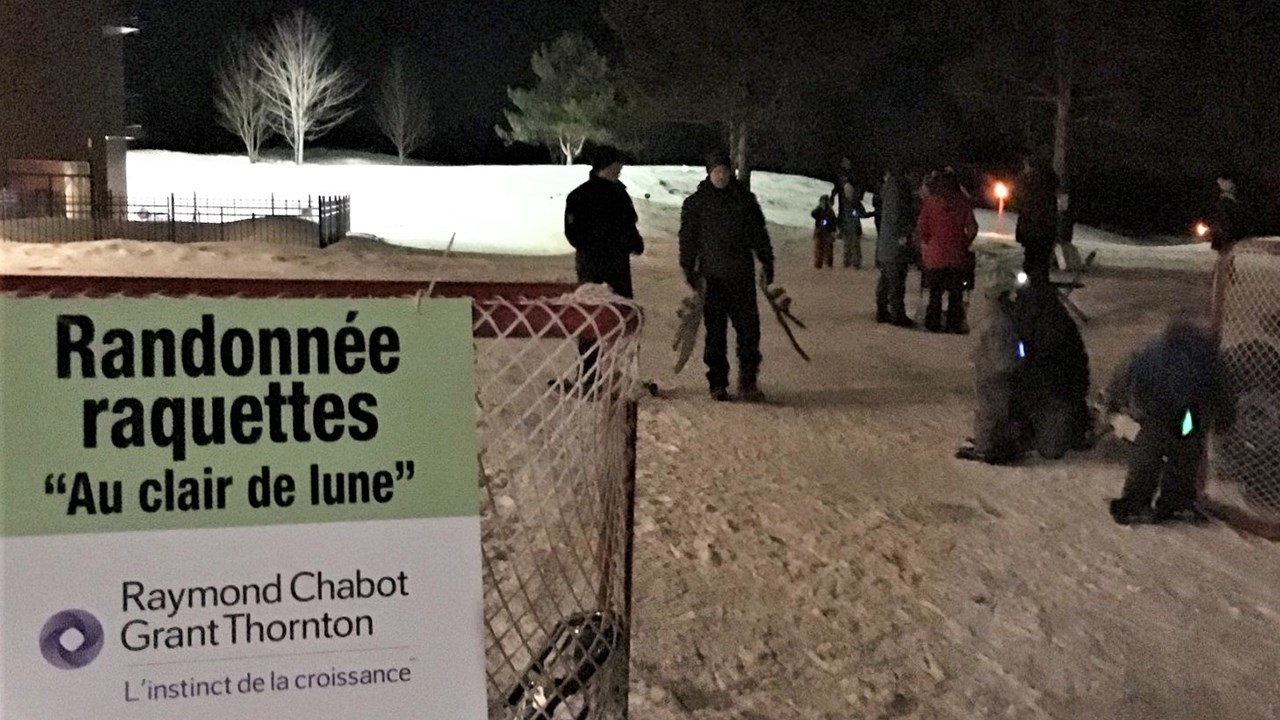 Une soirée de raquettes aux flambeaux a eu lieu à Beauceville lors du samedi 24 février 2018 dans le cadre des Rendez-vous Beauce Auto Ford Lincoln.