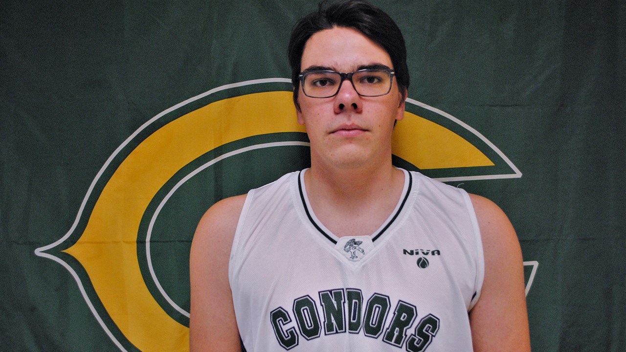 Le numéro 33 des Condors du Cégep Beauce-Appalaches, Maxime Loignon, a marqué 12 points lors du match face à l'équipe du Cégep Garneau, en plus de récupérer plusieurs rebonds.