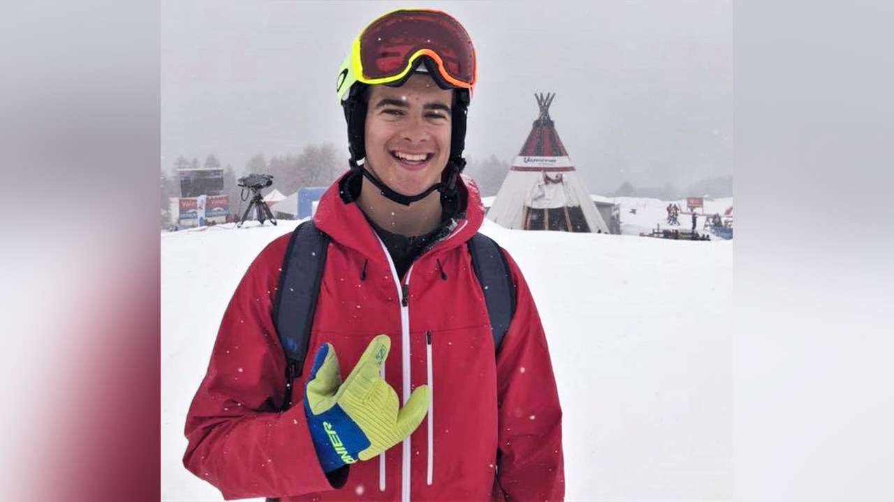 L'athlète de Sainte-Marie en snowboard cross, Éliot Grondin, après sa descente en demi-finale à la Coupe du monde de Veysonnaz, en Suisse, samedi le 17 mars 2018.