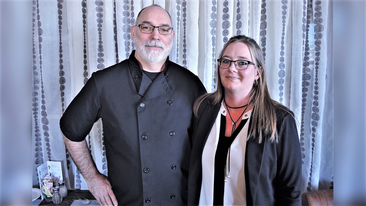 Benoît St-Onge et Véronique Bourque, propriétaires du restaurant La Vieille Tablée, situé au 437, 6e Avenue Nord, dans le secteur Ouest de Saint-Georges, depuis 2013.