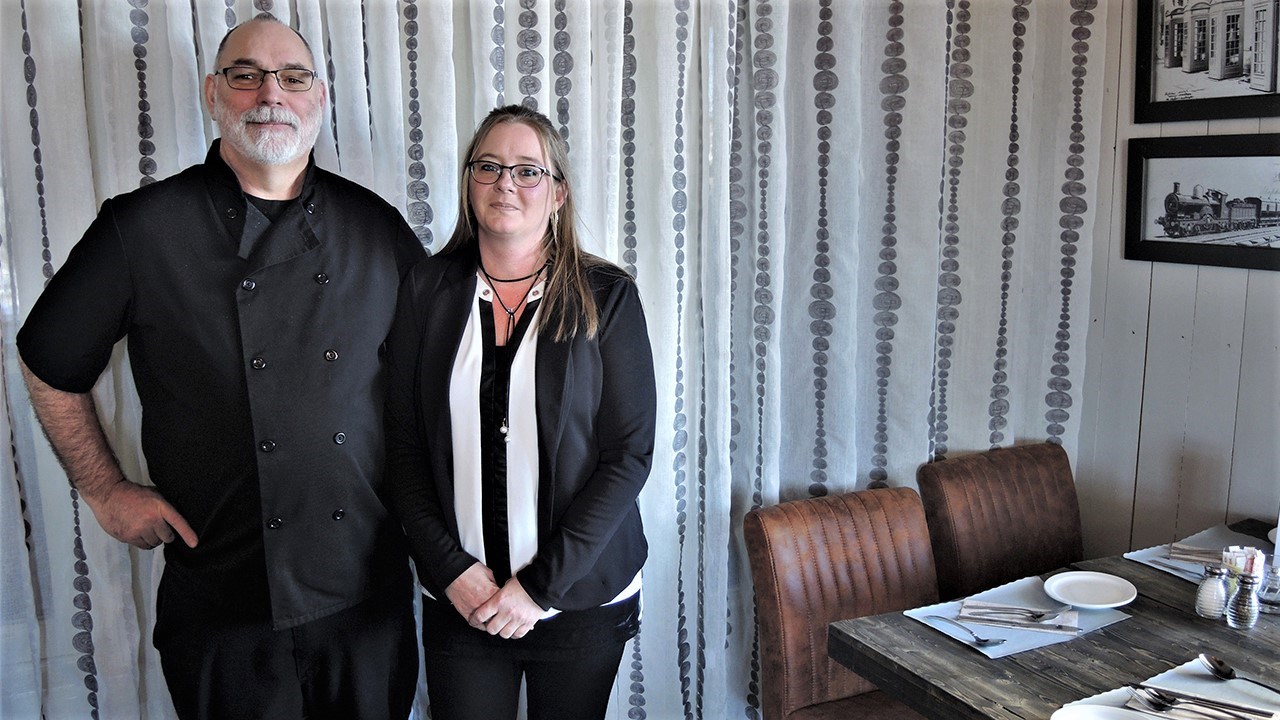 Benoît St-Onge et Véronique Bourque, propriétaires du restaurant La Vieille Tablée, situé au 437, 6e Avenue Nord, dans le secteur Ouest de Saint-Georges, depuis 2013.