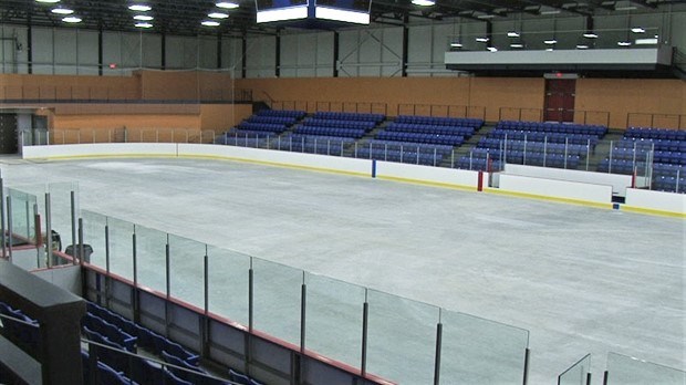La saison des activités de glace au Centre Caztel de Sainte-Marie se terminera dimanche le 29 avril 2018.