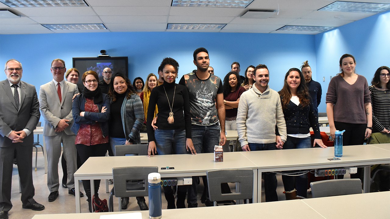 Le groupe de Réunionnais du Cégep Beauce-Appalaches en compagnie du maire de St-Georges, Claude Morin, et du directeur général du Cégep, Pierre Leblanc.