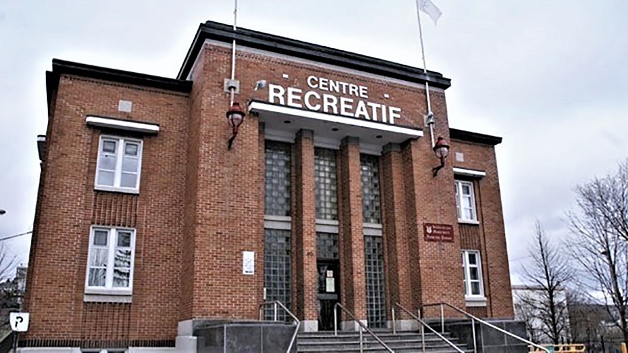 La bibliothèque Honorius-Provost de Sainte-Marie se situe dans le Centre récréatif de la ville. 