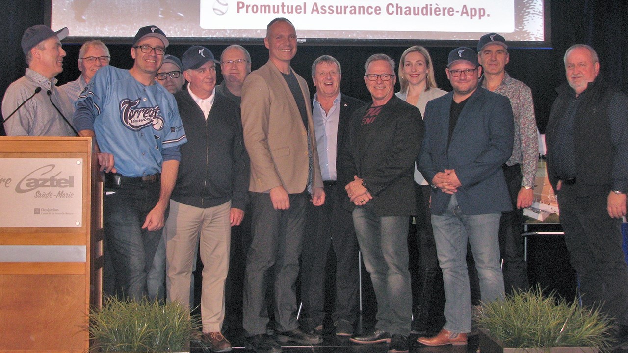 Un montant de 13 720 $ a été amassé grâce aux 325 convives présentes au souper-bénéfice au profit du projet de terrain de baseball régional de Sainte-Marie, samedi le 24 mars 2018.