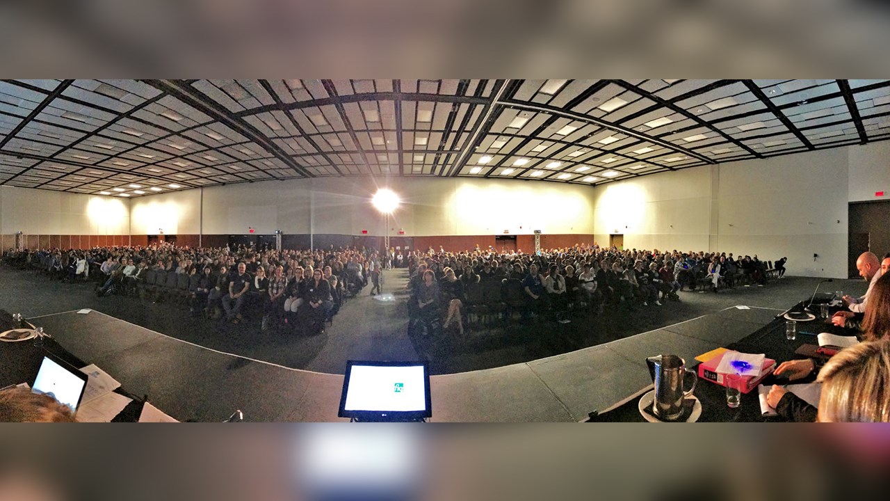 Une assemblée de la FIQ – Syndicat des professionnelles en soins de Chaudière-Appalaches a eu lieu lors du mardi 27 mars 2018, au Centre de congrès et d'expositions de Lévis. Pour l'occasion, un total de 1076 professionnelles en soins étaient présentes.