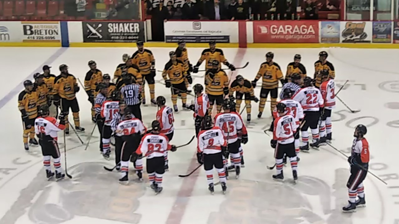 La partie du samedi 31 mars 2018 opposant le Cool FM de Saint-Georges à l'Assurancia de Thetford Mines au Centre sportif Lacroix-Dutil.