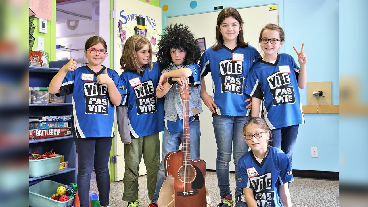 L'épisode de Vite pas Vite intitulé « Guitare et boule disco », tourné grâce à l’aide de Vanessa St-Hilaire, Victor Souci, Zachary Duhamel, Lydia Normand, Annabelle Boutin et Émy Soucy, de l'école l'Étincelle de Sainte-Marguerite, sera diffusé samedi le 14 avril 2018 sur les ondes de Radio-Canada.