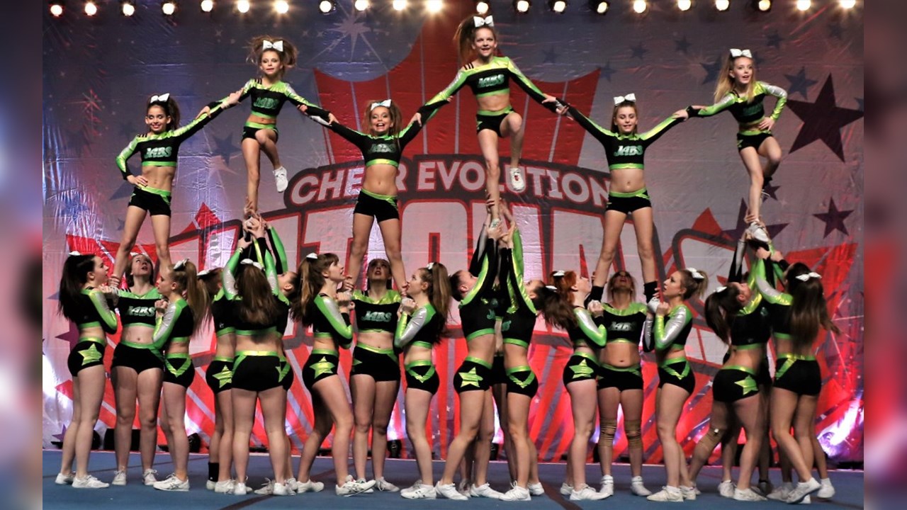 L'équipe de cheerleading de niveau 4 des Jabs de Saint-Joseph-de-Beauce, les Stallions Jabs.