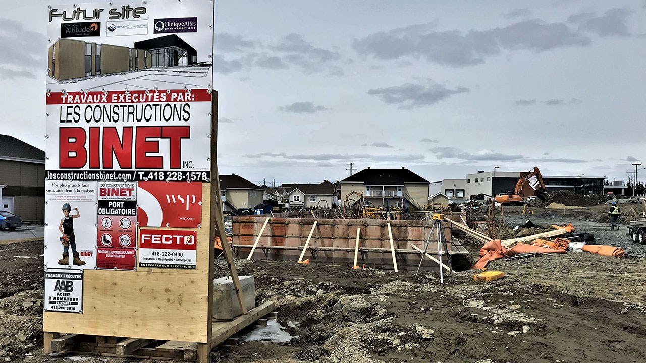 Un bâtiment commercial, qui accueillera diverses cliniques, est en construction au 2775, 120e Rue, à Saint-Georges.