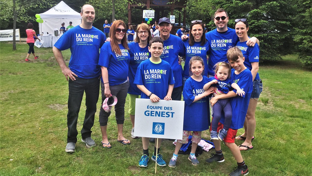 L'équipe des Genest à la quatrième édition de la Marche du rein de Saint-Georges, en 2017. Gilles Genest, au centre sur la photo, marche en famille à la Marche du rein depuis quatre ans. Il est greffé d'un rein depuis 16 ans.