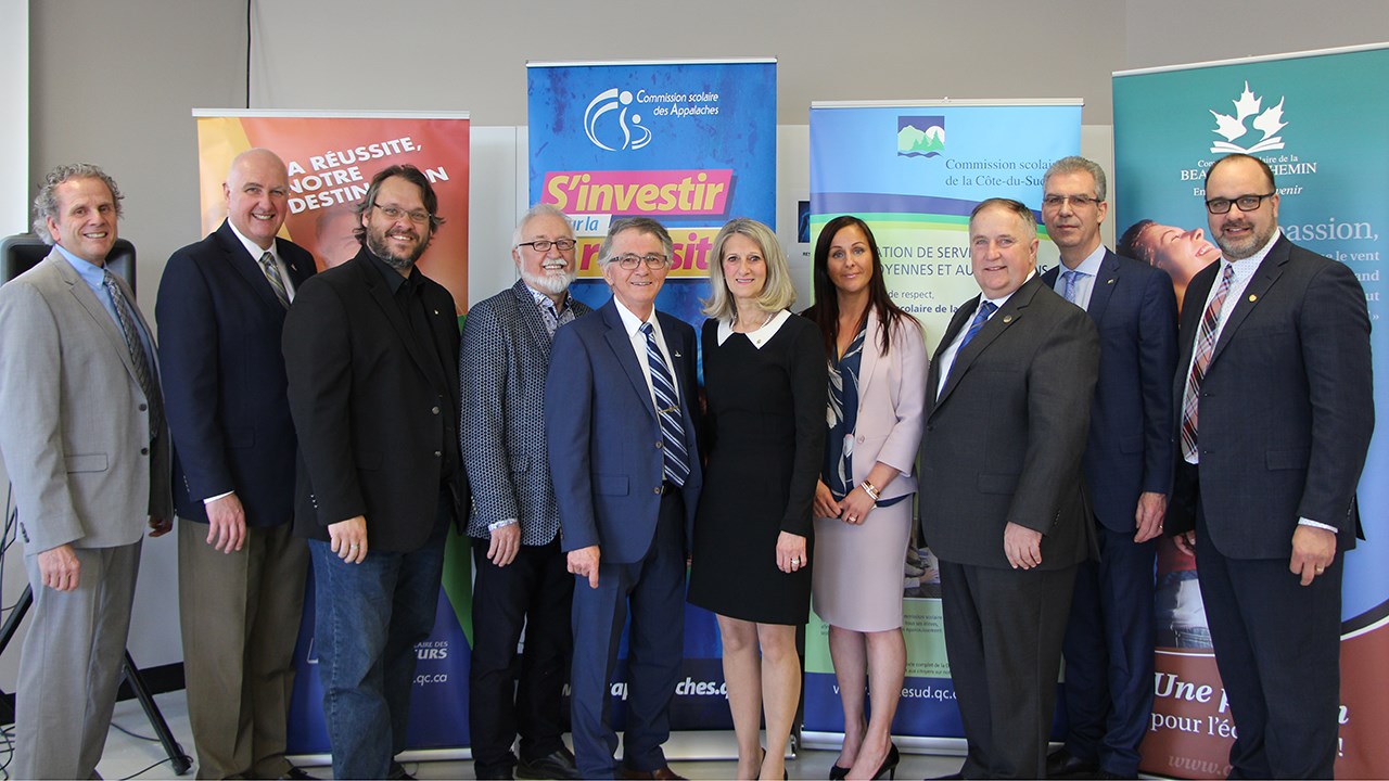 M. Guy Larose, directeur régional de Services Québec Chaudière-Appalaches, M. Normand Lessard, directeur général de la Commission scolaire de la Beauce-Etchemin, M. Jérôme Demers, président de la Commission scolaire des Navigateurs, M. Alain Grenier, président de la Commission scolaire de la Côte-du-Sud, M. Charles-Henri Lecours, président de la Commission scolaire de la Beauce-Etchemin et vice-président du Regroupement des commissions scolaires de Chaudière-Appalaches, Mme Esther Lemieux, directrice générale de la Commission scolaire des Navigateurs, Mme Cindy Gendron, directrice par intérim des ressources humaines, des communications et des affaires juridiques et directrice par intérim de l'enseignement, CISSS de Chaudière-Appalaches, M. Paul Busque, député de Beauce-Sud et représentant du ministère de l’Éducation et de l’Enseignement supérieur, M. André Chamard, directeur général de la Commission scolaire de la Côte-du-Sud, et M. Jean Roberge, directeur général de la Commission scolaire des Appalaches.