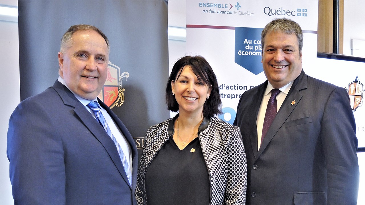 De gauche à droite : Paul Busque, député de Beauce-Sud, Isabelle Le Ber, directrice générale de l’école d'Entrepreneurship de Beauce, et Martin Deschênes, président de l’École d'Entrepreneurship de Beauce.