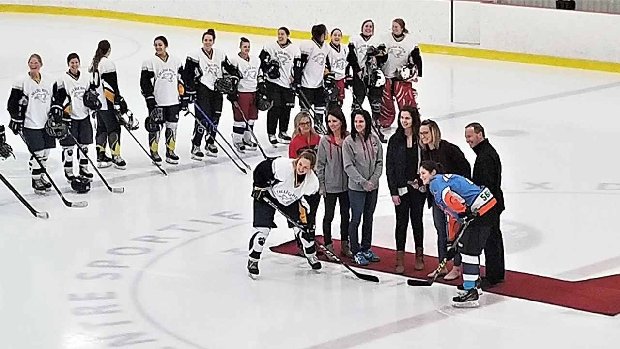 Marie-Philip Poulin, de Beauceville, a agi à titre de marraine d'honneur du tournoi. Elle était d'ailleurs présente au Centre sportif Lacroix-Dutil de Saint-Georges samedi le 28 avril 2018, à partir de 17 h, afin de rencontrer les gens sur place, et a également participé à la mise au jeu officielle de l'événement vers 18 h 30 le même soir.
