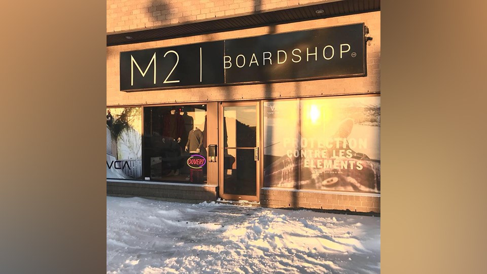 L'entreprise M2 Boardshop est située au 11815, boulevard Lacroix, à Saint-Georges.