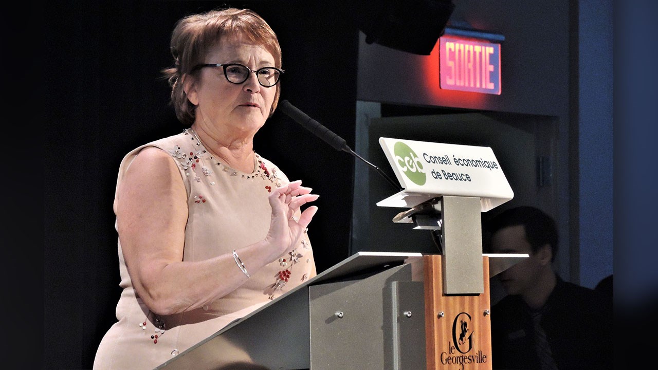 Originaire de la municipalité de Saint-Honoré-de-Shenley, la femme d'affaires Claire Boutin, qui a démarré sa propre usine, Acrylique Le-Bo, en 1986, a été décorée du prix Jean-Denis Poulin jeudi le 3 mai 2018.