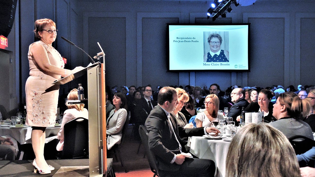 Originaire de la municipalité de Saint-Honoré-de-Shenley, la femme d'affaires Claire Boutin, qui a démarré sa propre usine, Acrylique Le-Bo, en 1986, a été décorée du prix Jean-Denis Poulin jeudi le 3 mai 2018.