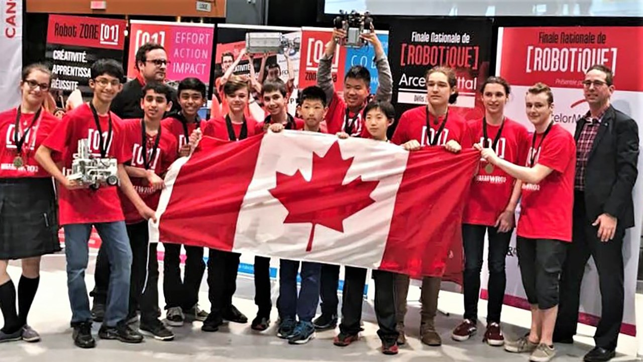 Tous les élèves qui représenteront le Canada en Thaïlande, dont Justin Veilleux, de Beauceville, et Gabriel Grondin, de Saint-Georges.