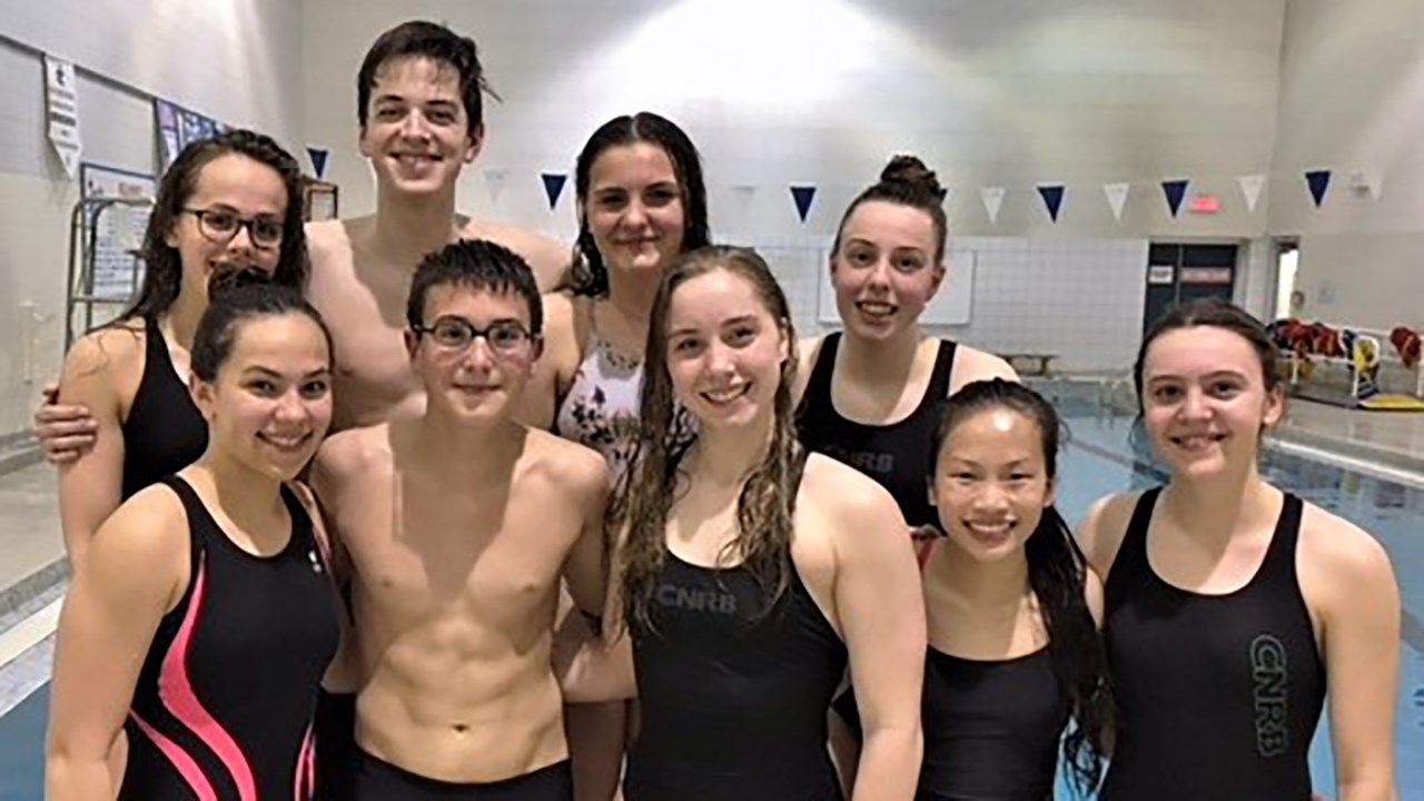 Les nageurs et les nageuses du Club de natation régional de Beauce. De gauche à droite : (À l’avant) Selma Breton, Maxim Frenette, Noémie Girard, Julianne Tremblay et Alyson Venables. (À l'arrière) Florence Poulin, Emerick Vachon, Marie-Elaine Bougie et Stéphanie Giroux.