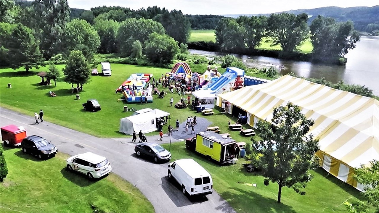 Une photo de la 9e édition de la Fête au Vieux Pont de Notre-Dame-des-Pins, en 2017.