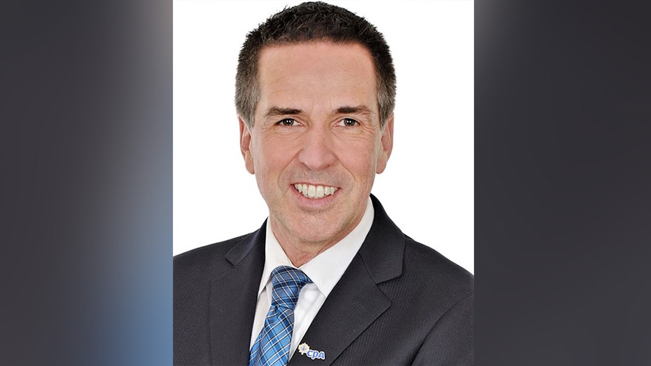 Francis Belzile, FCPA, FCA, professeur à l’Université du Québec à Rimouski, Campus de Lévis, sera l'un des trois membres du jury.