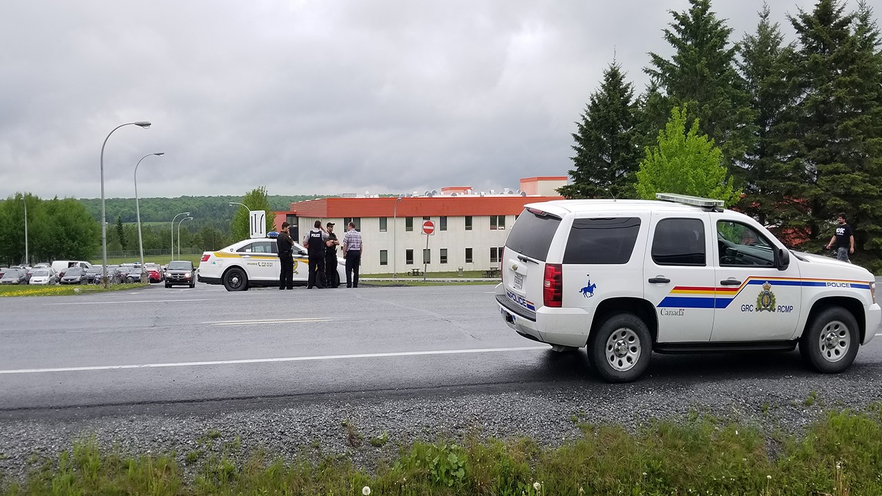 Importante opération policière à la polyvalente des Abénaquis