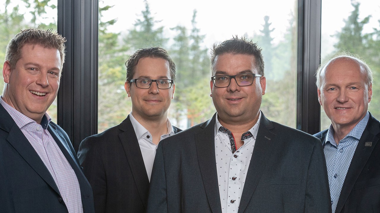 De gauche à droite : les trois nouveaux associés, M. Ian Asselin, M. Jean-Robert Lehoux et M. Éric Corriveau en compagnie de M. Jasmin Grondin, président de BVA.