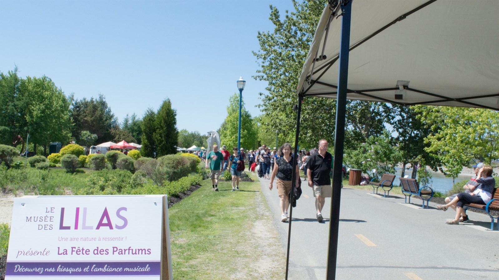 Une journée ensoleillée et courue à la Fête des Parfums