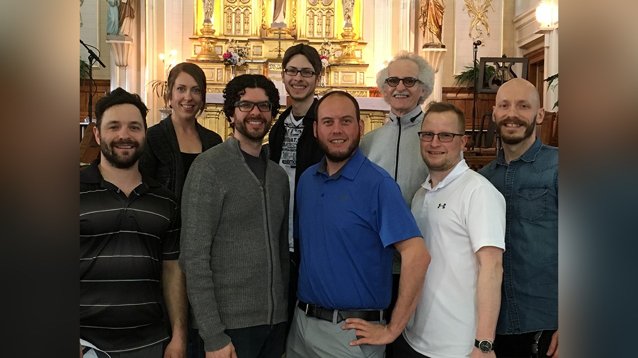 Les musiciens Daniel Grenier, Jonathan Larochelle, Keven Quirion, Tommy Guay, Nicolas Loignon, Marie-Pierre Grenier, Jean-Michel Grenier et leur directeur musical Pierre Grenier invitent la population à la messe rythmée du 17 juin à Saint-Prosper.
